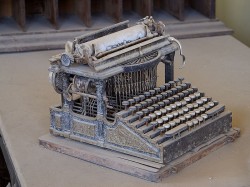800px-Smith_Premier_Typewriter