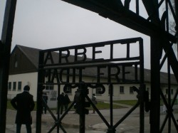 El trabajo libera - puerta del campo de concentración de Dachau