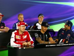 Rueda de prensa del Gran  Premio de Melbourne, con Hamilton en medio, que volverá a ser uno de los grandes favoritos.
